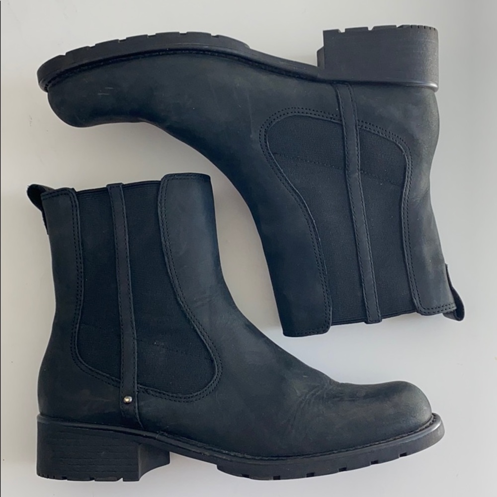 Clarks Chelsea High-Ankle Leather Boots